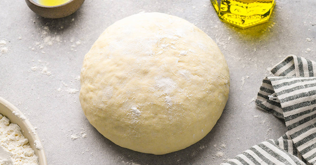 Homemade Pizza Dough: Easy & Fast vs. Pizzeria-Style Secrets